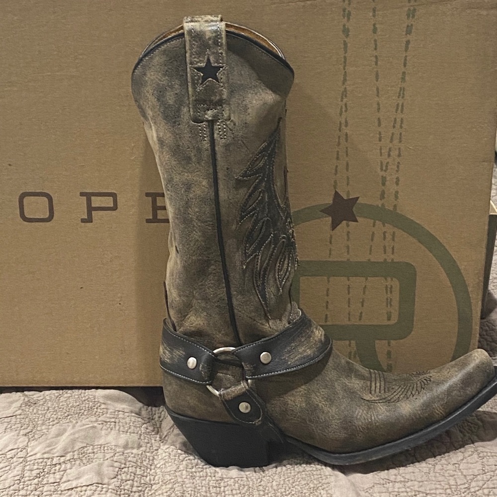 Women’s Ropers - Picture 2 of 2